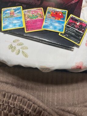 Pokémon Trading Cards - Lot of 4 Holo/Rare Cards